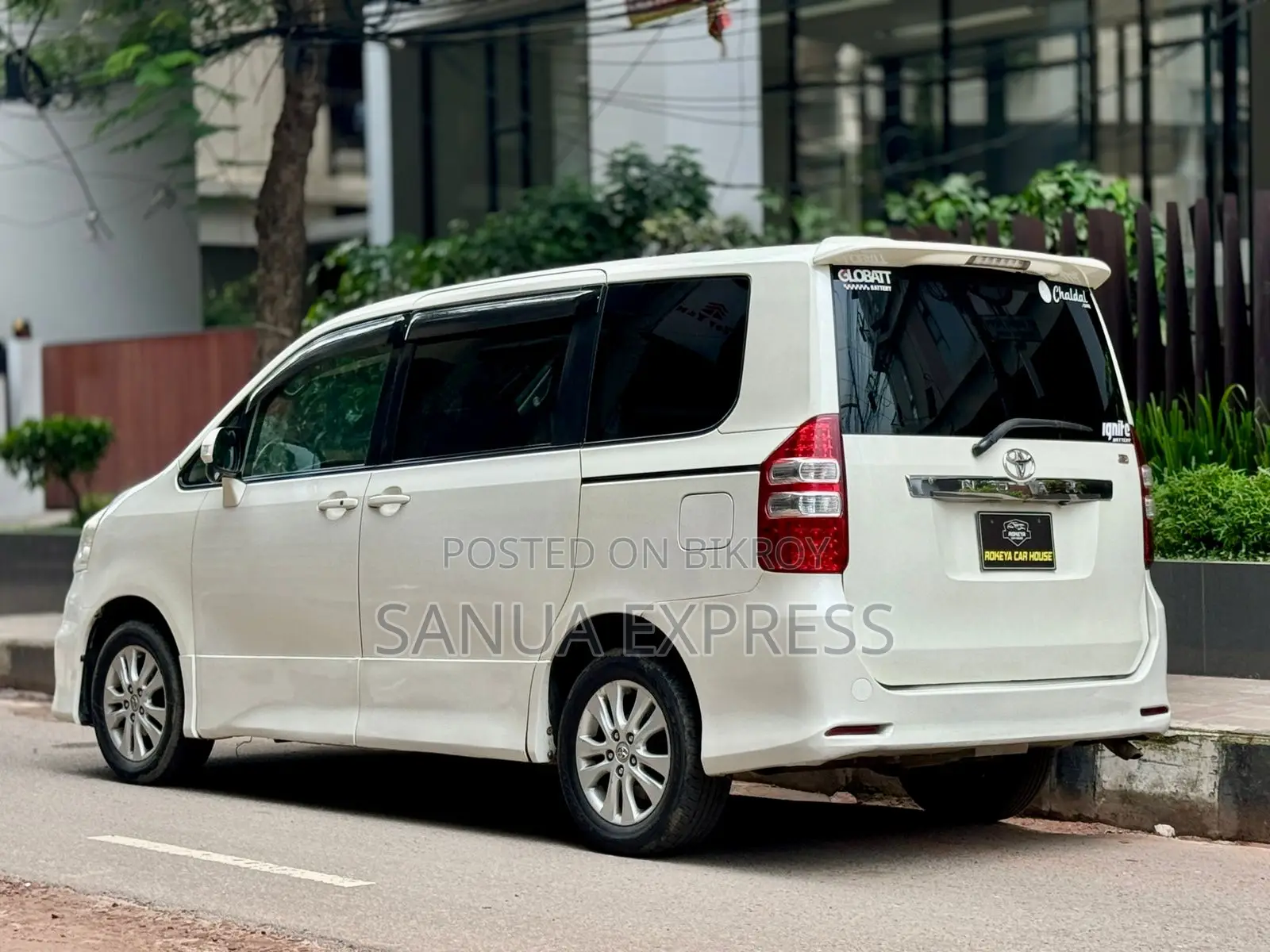Toyota Noah 2010 Pearl