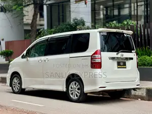Toyota Noah 2010 Pearl