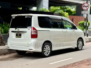 Toyota Noah 2010 Pearl