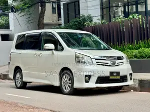 Toyota Noah 2010 Pearl