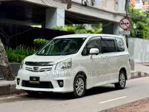 Toyota Noah 2010 Pearl