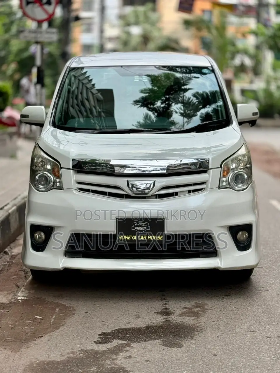 Toyota Noah 2010 Pearl