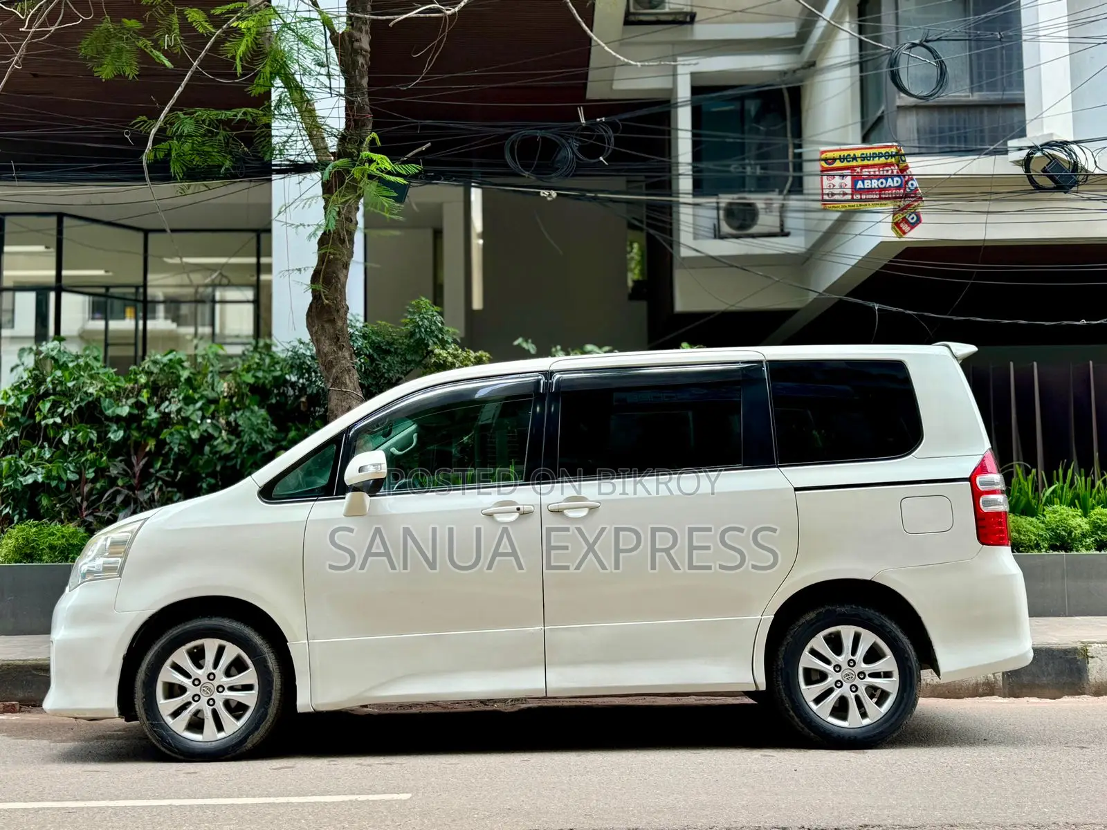 Toyota Noah 2010 Pearl