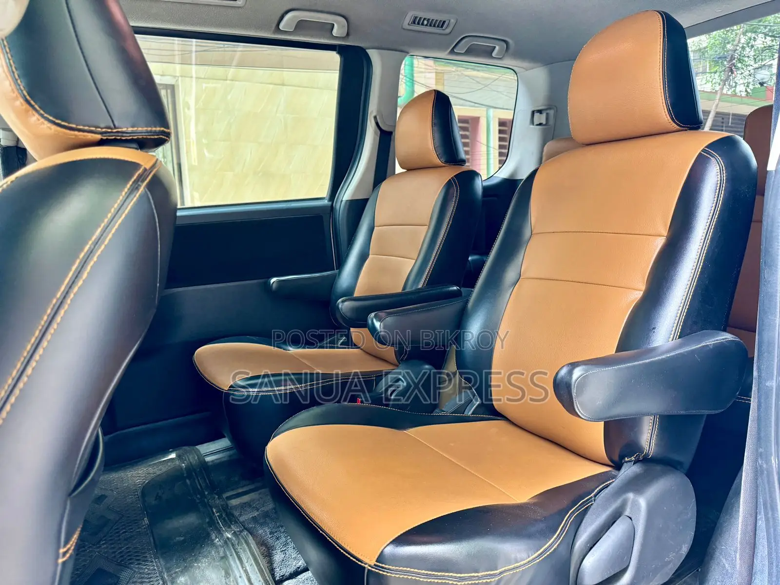 Toyota Noah 2010 Pearl