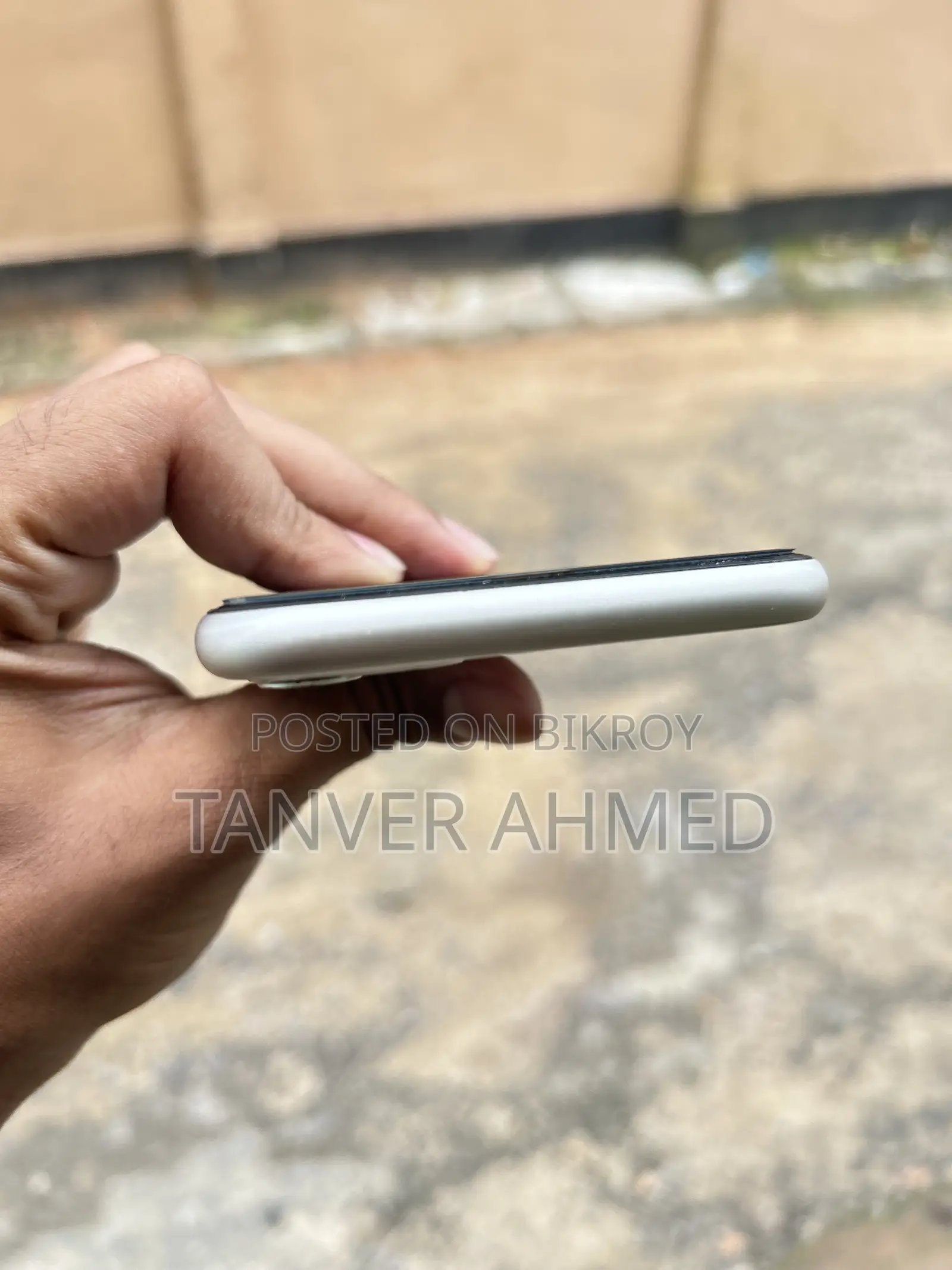 অ্যাপল আইফোন ১১ ৬৪ জিবি সাদা