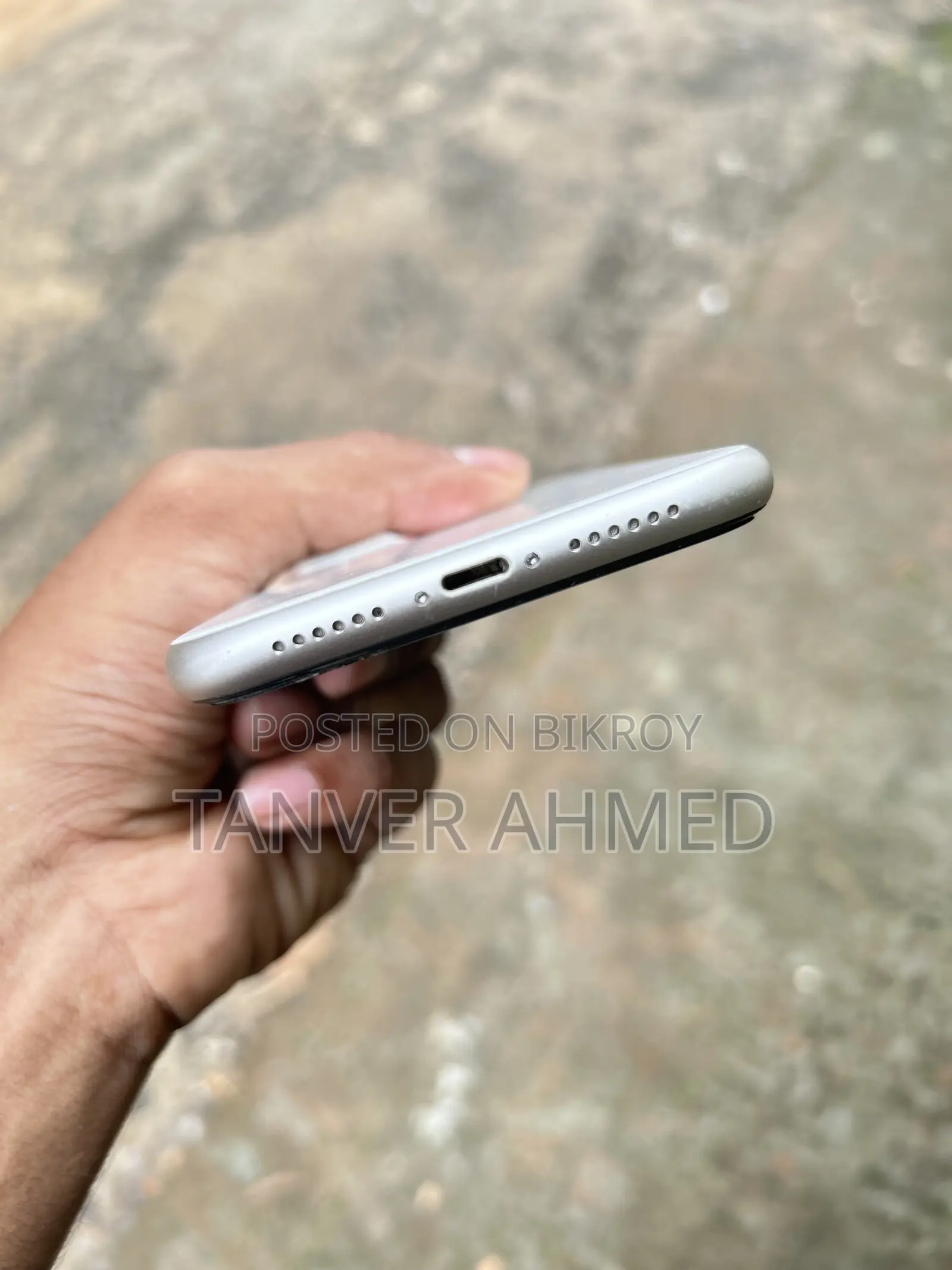 অ্যাপল আইফোন ১১ ৬৪ জিবি সাদা
