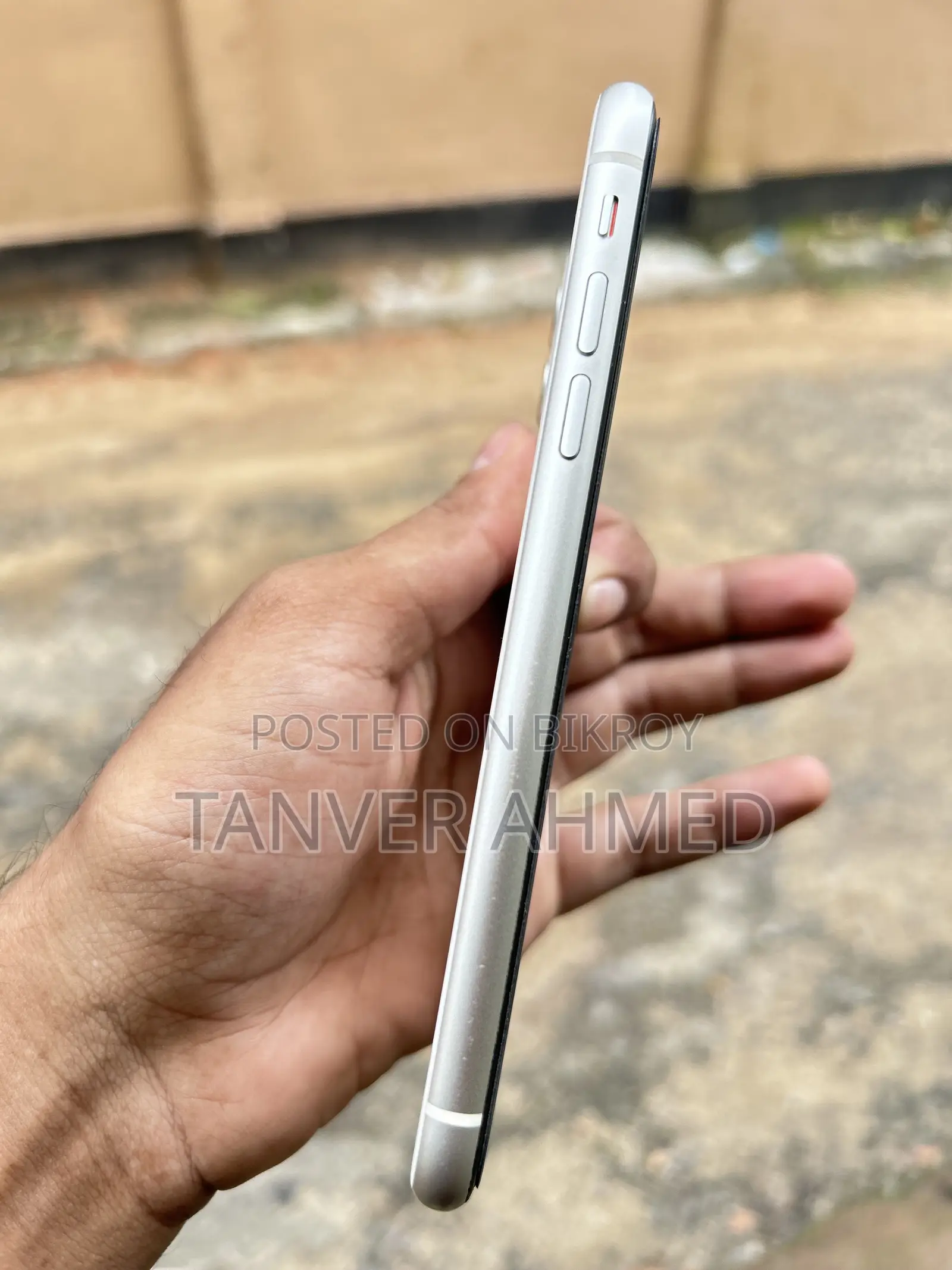 অ্যাপল আইফোন ১১ ৬৪ জিবি সাদা