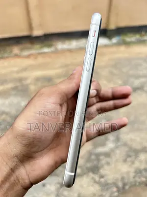 অ্যাপল আইফোন ১১ ৬৪ জিবি সাদা