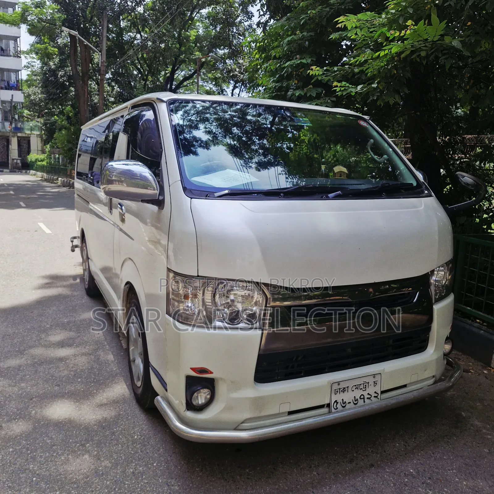 Toyota HiAce 2017 White
