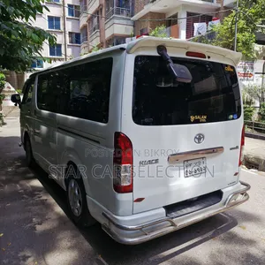 Toyota HiAce 2017 White