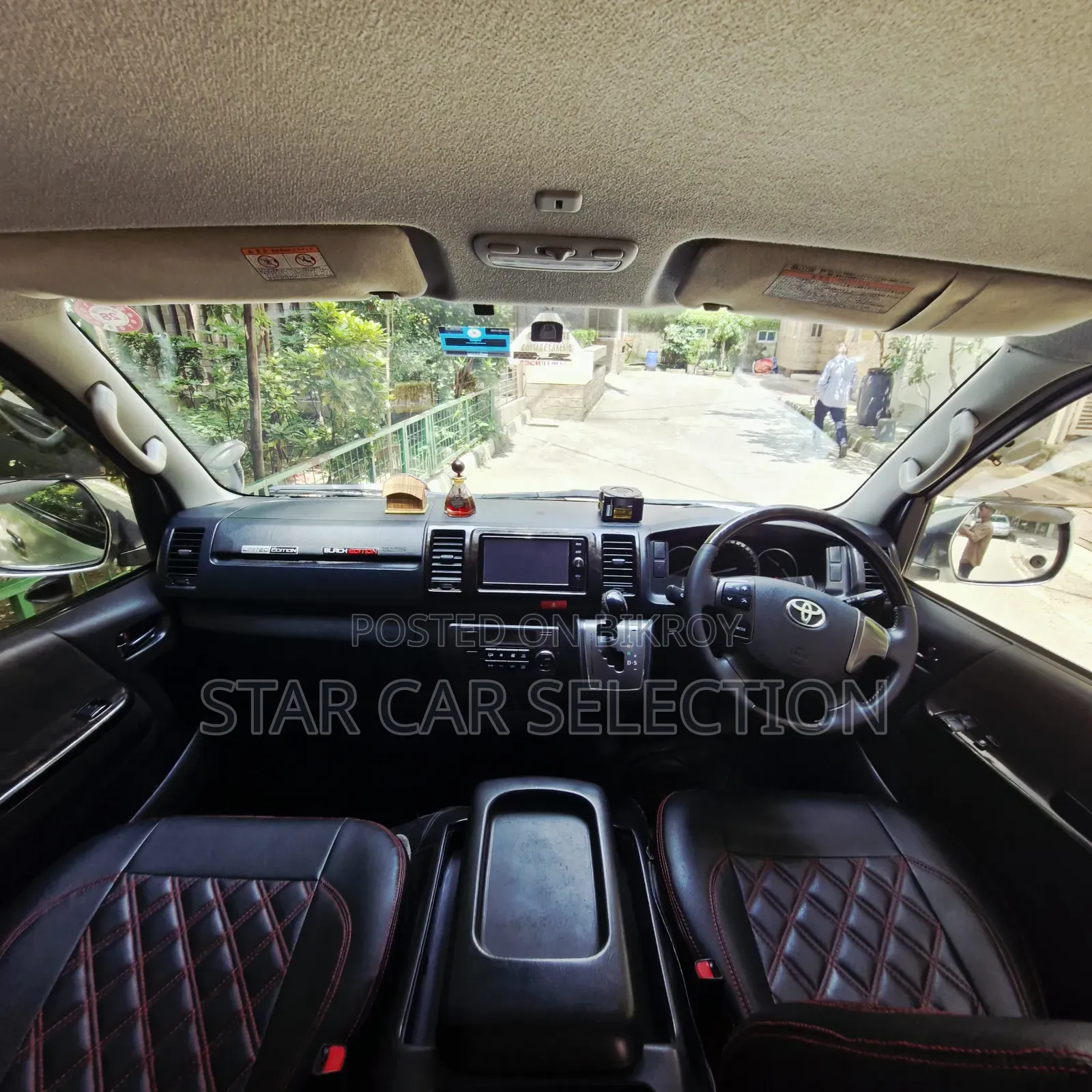 Toyota HiAce 2017 White
