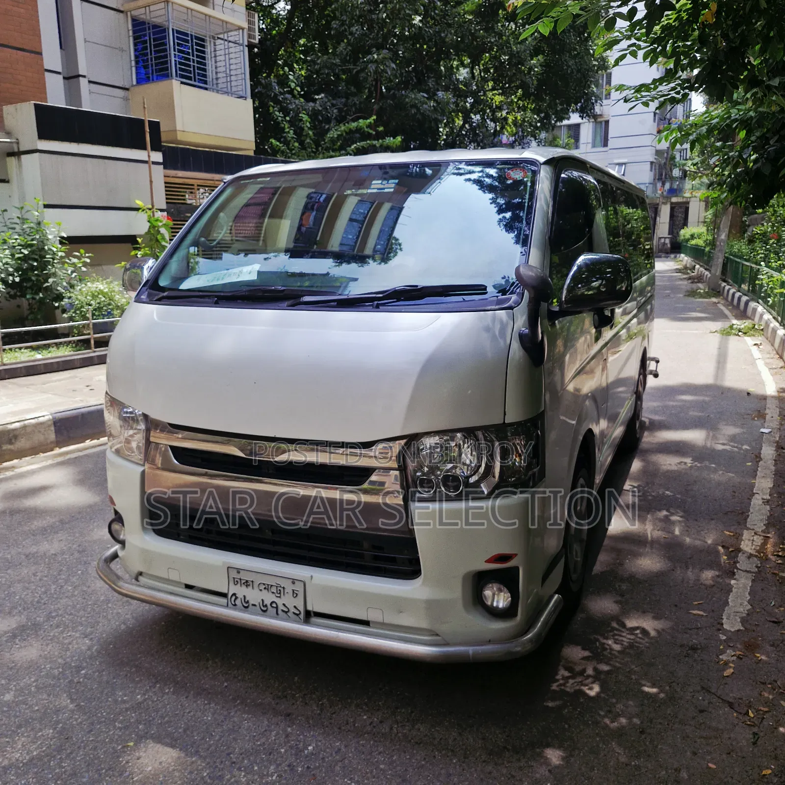 Toyota HiAce 2017 White