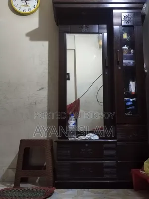 ড্রেসিং টেবিল