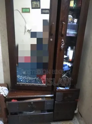 ড্রেসিং টেবিল