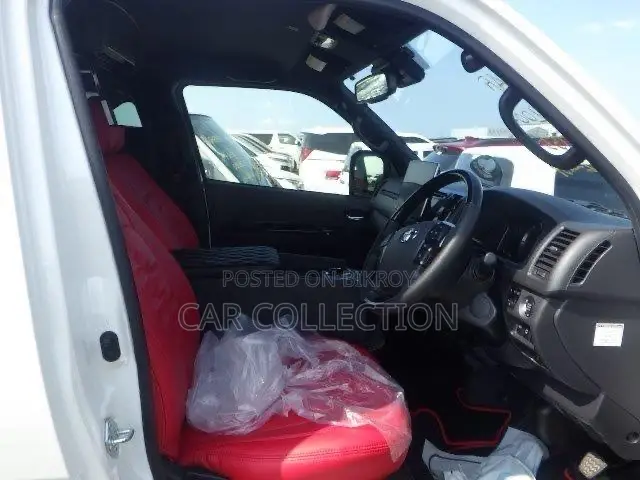 Toyota HiAce 2023 White