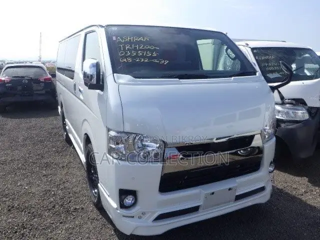 Toyota HiAce 2023 White