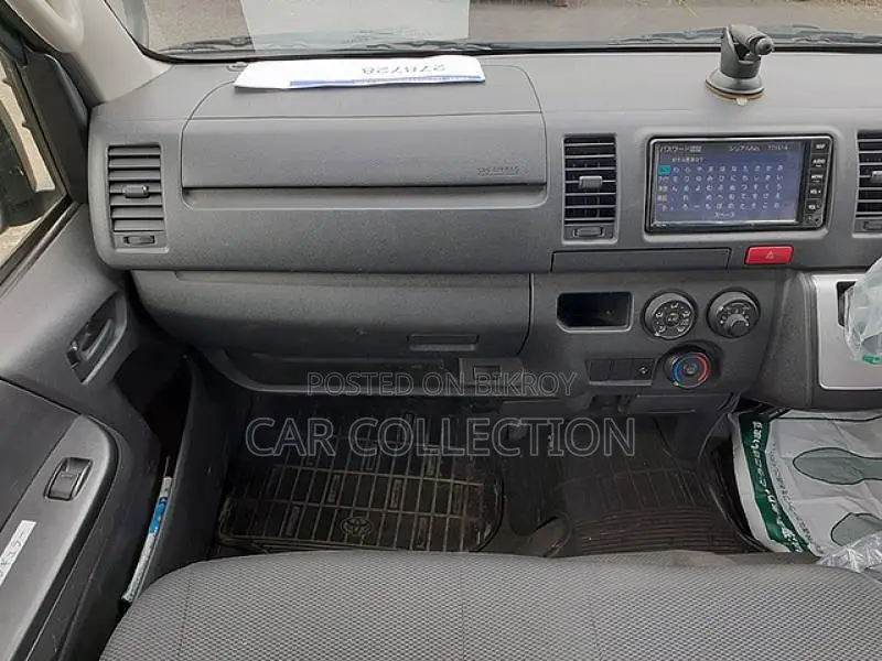 Toyota HiAce 2021 Black