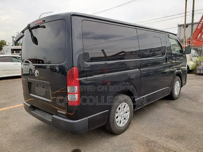 Toyota HiAce 2021 Black
