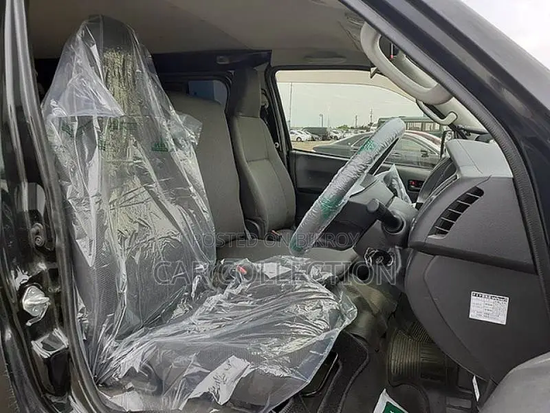 Toyota HiAce 2021 Black