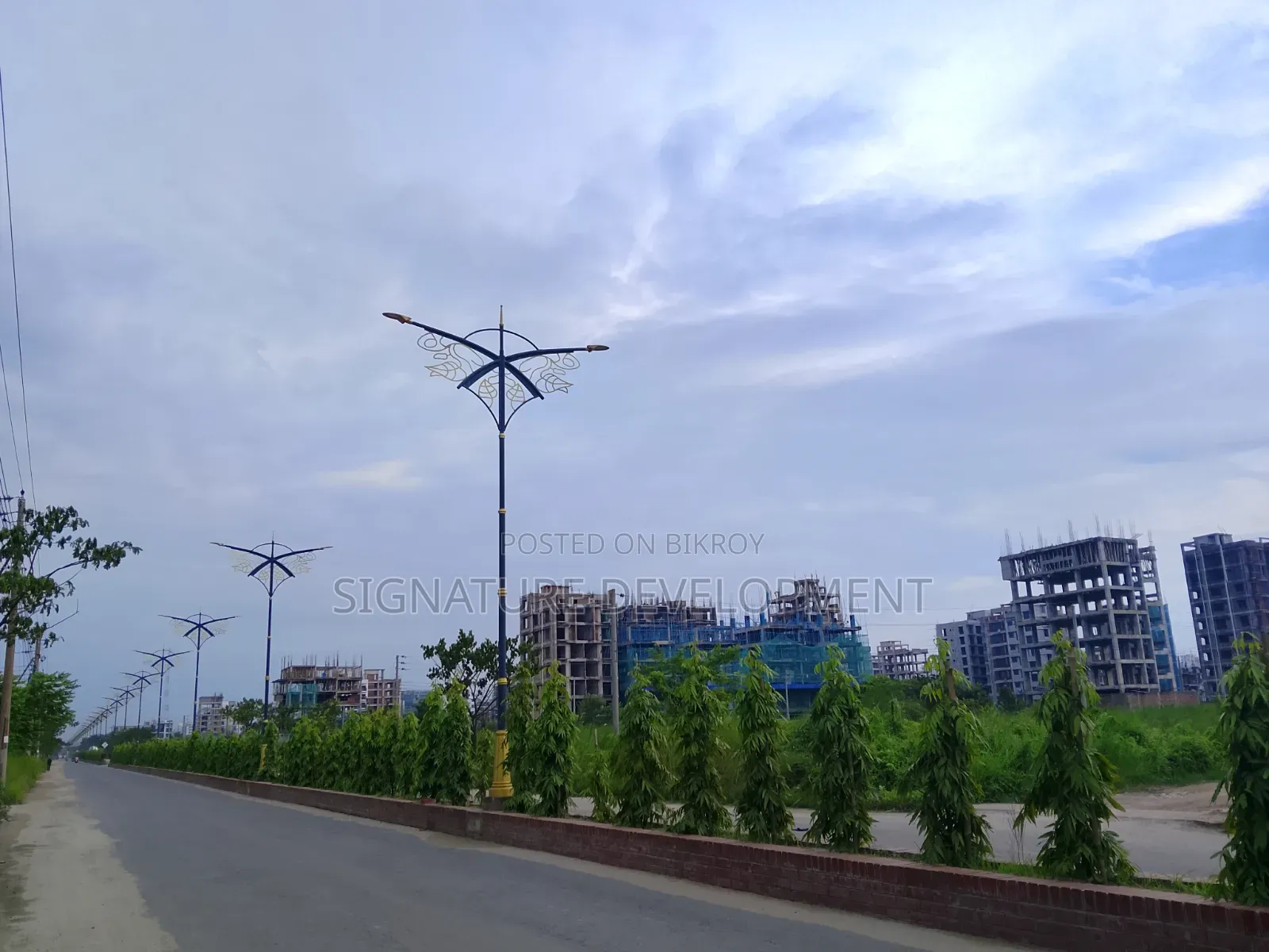 ব্লক-এল // ৩ কাঠা // ১৩০ ফুট রাস্তার কাছে // বসুন্ধরা আবাসিক এলাকায় প্লট বিক্রি