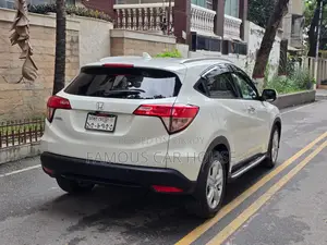 Honda Vezel 1.5 Two-Wheel Drive 2014 Pearl