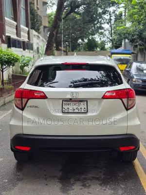 Honda Vezel 1.5 Two-Wheel Drive 2014 Pearl