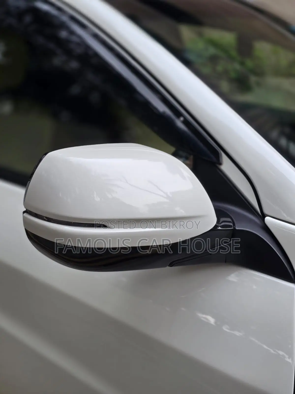 Honda Vezel 1.5 Two-Wheel Drive 2014 Pearl