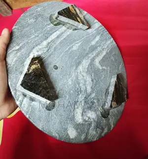 মার্বেল টাইলস রুটি বানানোর চৌকি।