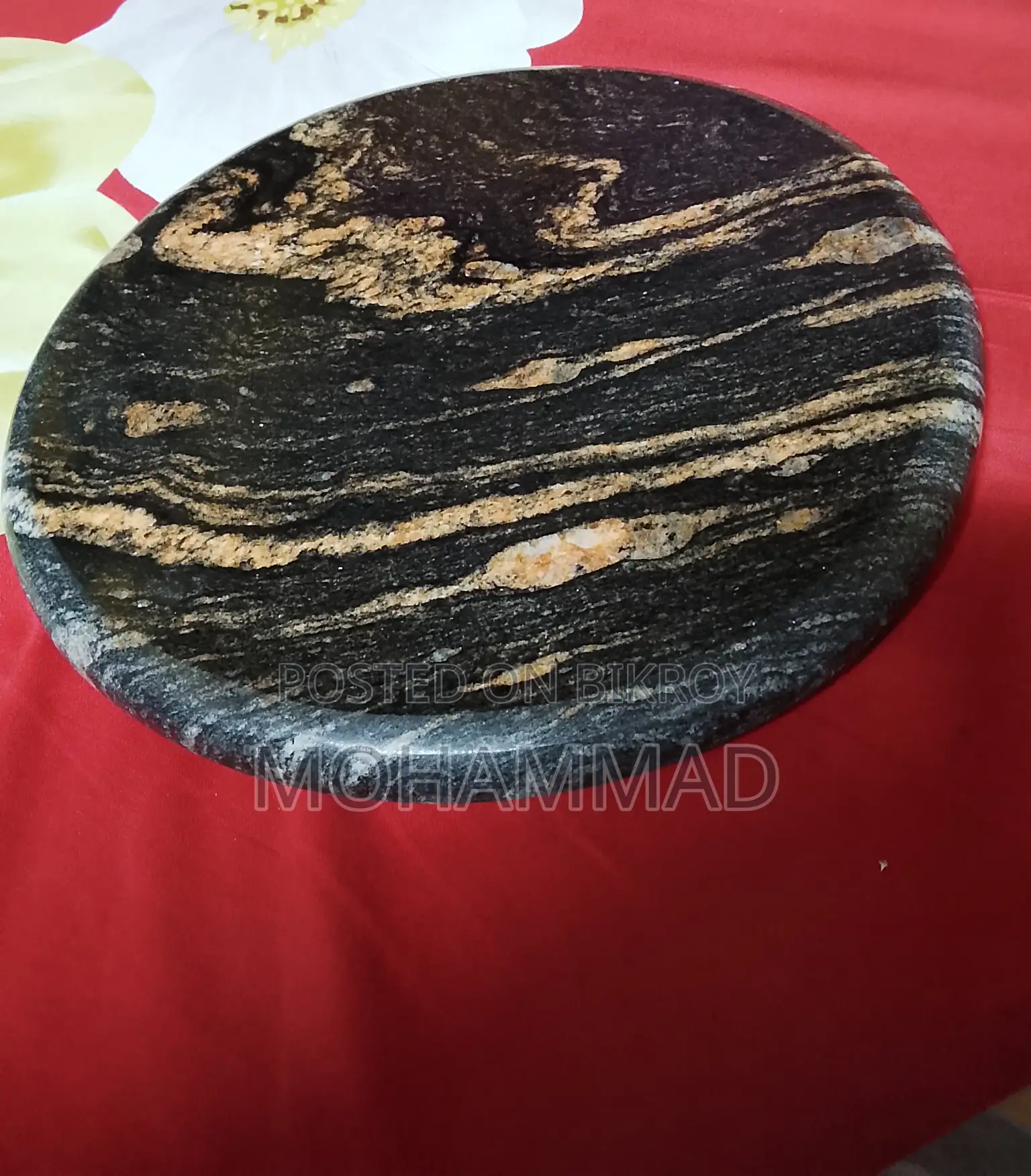 মার্বেল টাইলস রুটি বানানোর চৌকি।