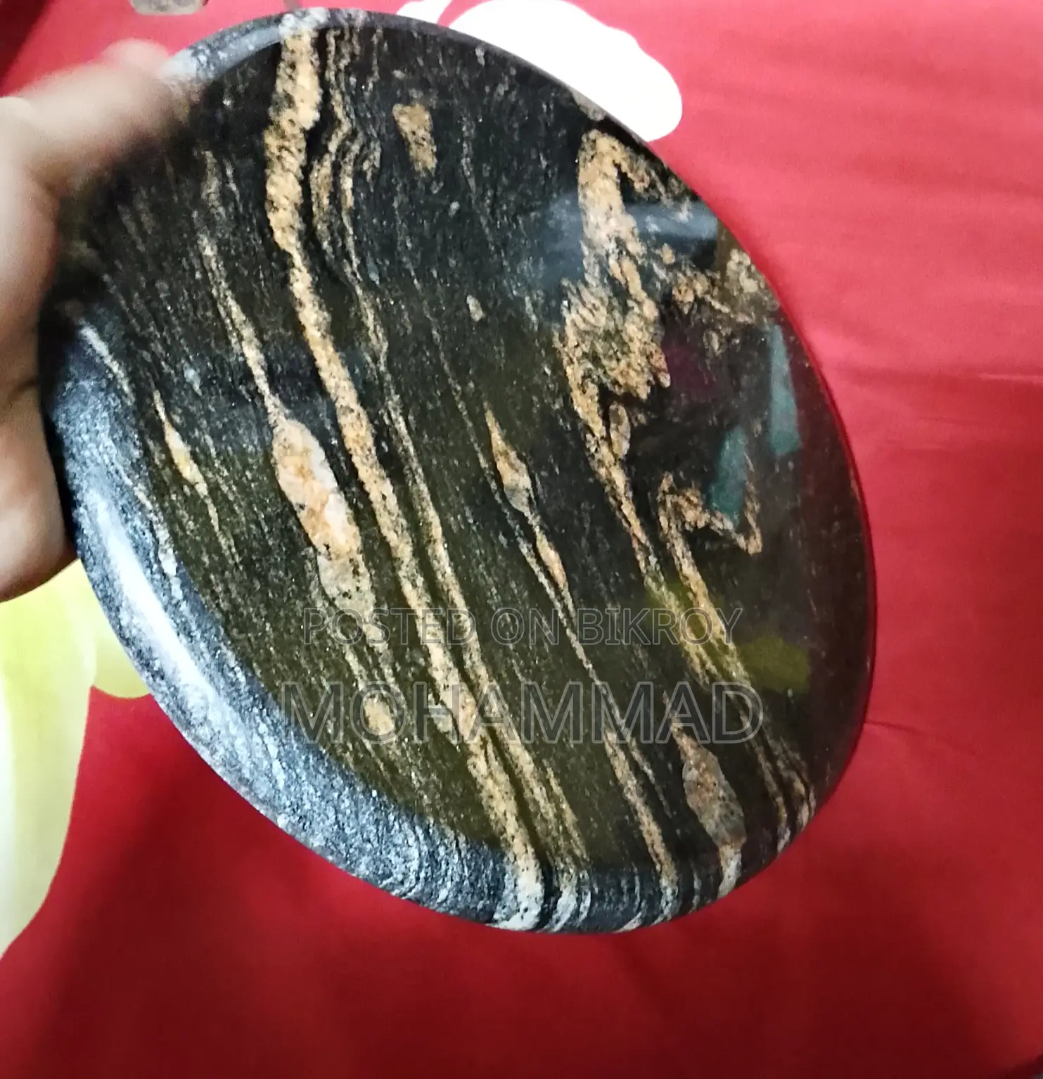 মার্বেল টাইলস রুটি বানানোর চৌকি।