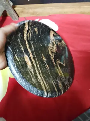 মার্বেল টাইলস রুটি বানানোর চৌকি।