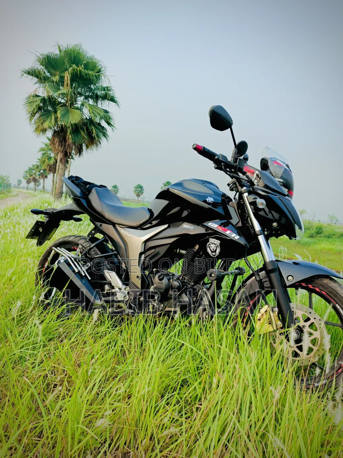 সুজুকি জিক্সার ২০২৪ কালো
