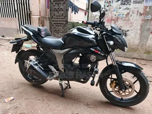 সুজুকি জিক্সার ২০২৪ কালো
