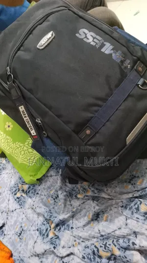 Max এর একটি ব্লু রঙের ব্যাগ বিক্রয় করা হবে