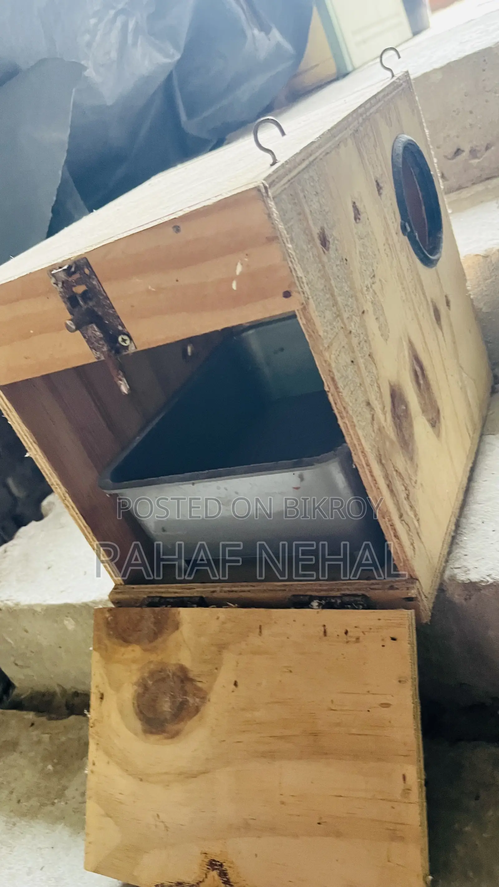 একটি পাখির খাচা কোকাটেল ব্রিডিং বক্স