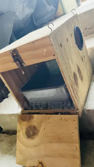 একটি পাখির খাচা কোকাটেল ব্রিডিং বক্স