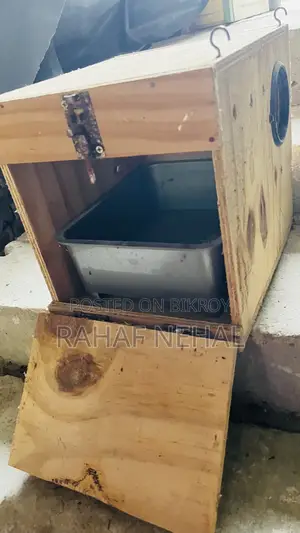 একটি পাখির খাচা কোকাটেল ব্রিডিং বক্স
