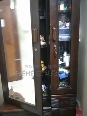ড্রেসিং টেবিল