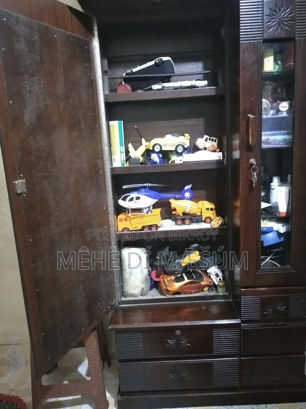ড্রেসিং টেবিল