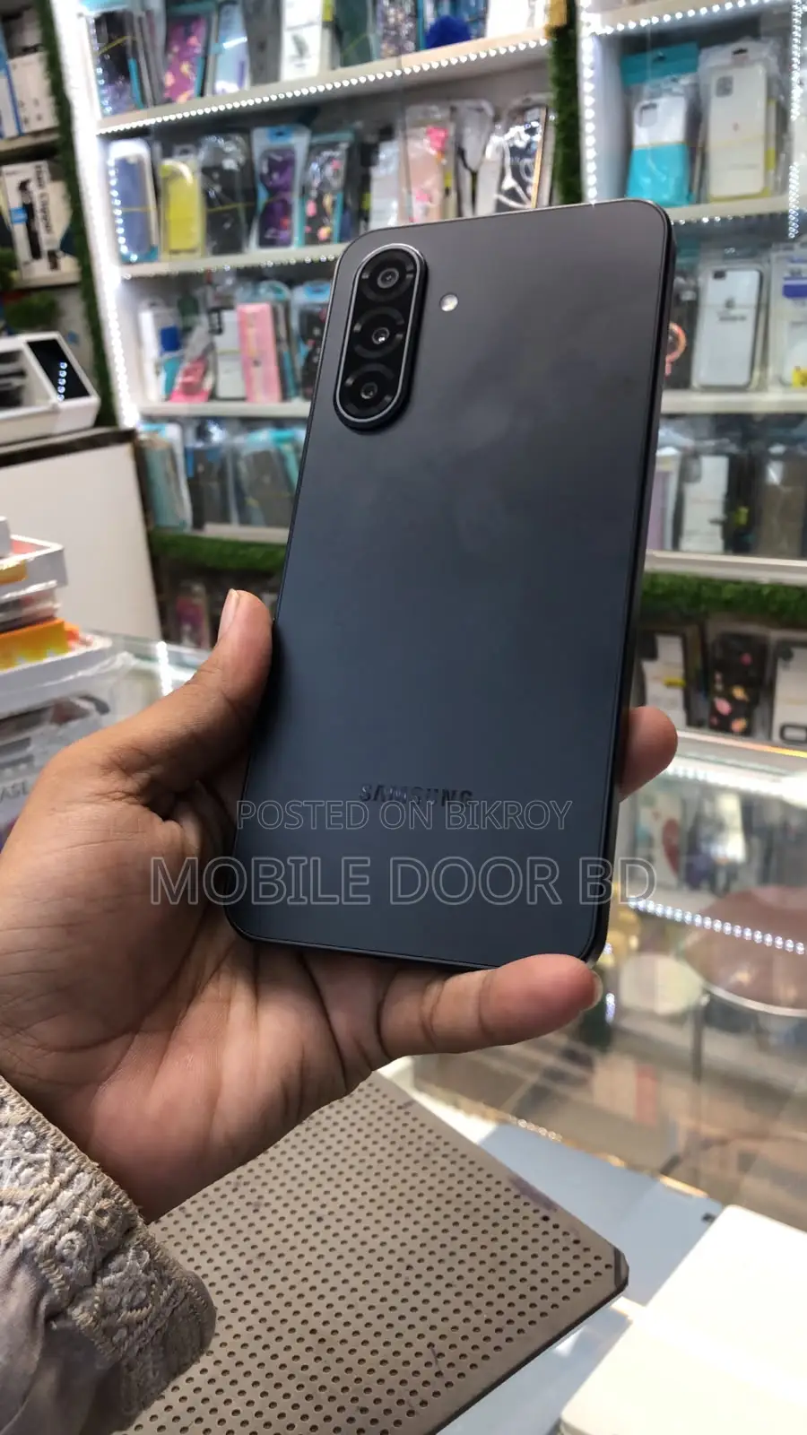স্যামসাং গ্যালাক্সি এ১৭ ৫জি ১২৮ জিবি ব্ল্যাক