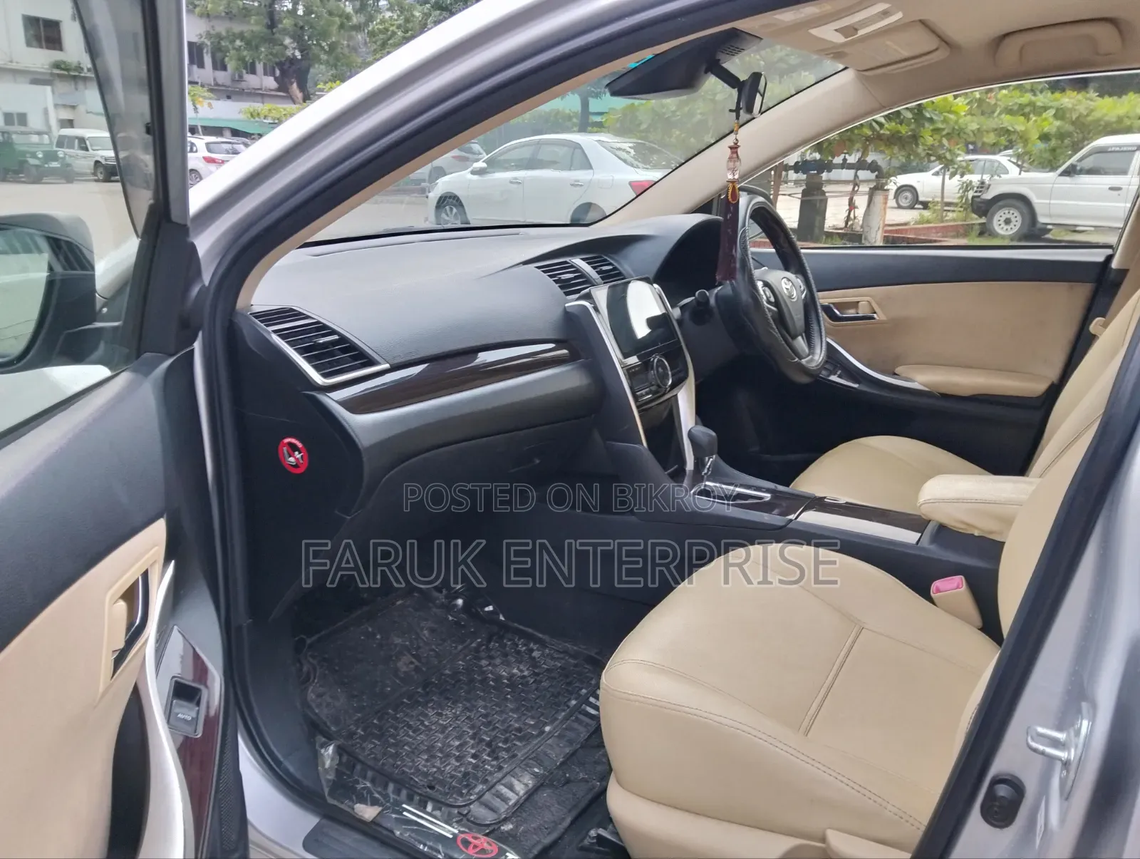 টয়োটা প্রমিও ২০১৭ সিলভার