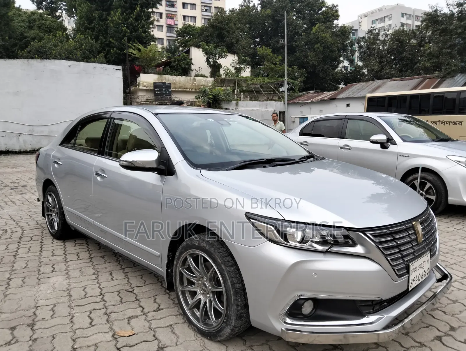 টয়োটা প্রমিও ২০১৭ সিলভার