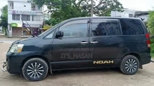 টয়োটা নোয়া ২০০৪ কালো