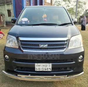 টয়োটা নোয়া ২০০৪ কালো