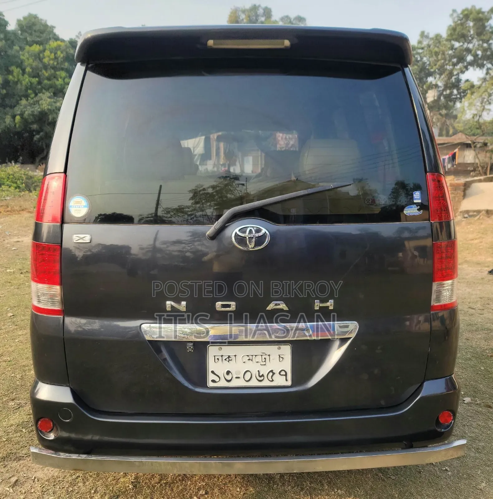 টয়োটা নোয়া ২০০৪ কালো