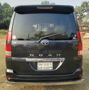 টয়োটা নোয়া ২০০৪ কালো