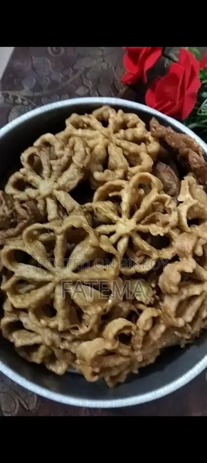 কেক, কুকিজ, বুটের বরফি, পিঠা, খুরমা