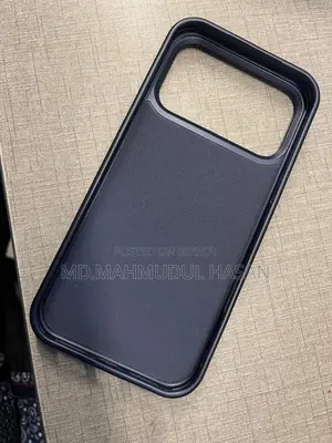 আইফোন ১৭ প্রো ম্যাক্স এর জন্য কালো কেস
