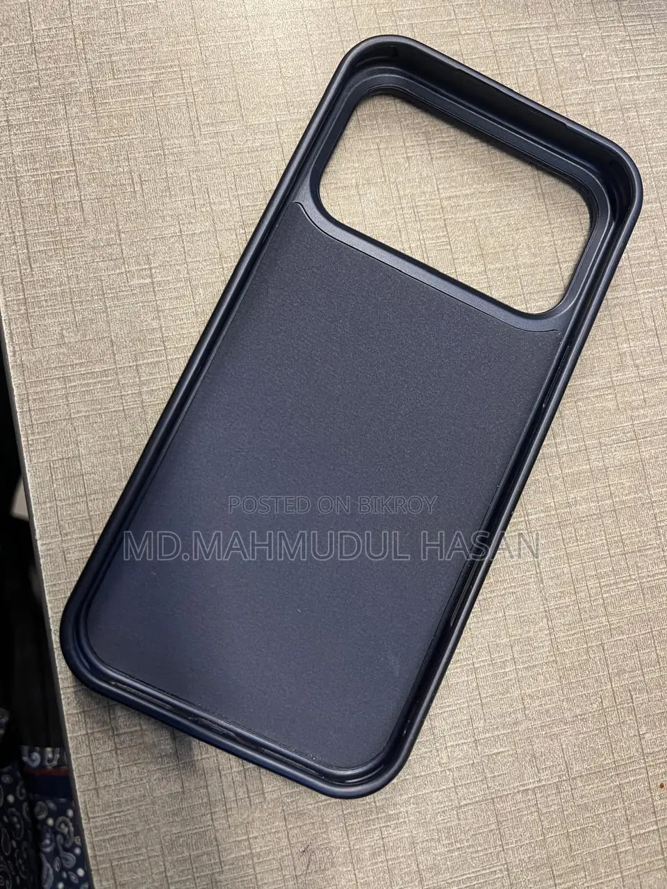 আইফোন ১৭ প্রো ম্যাক্স এর জন্য কালো কেস