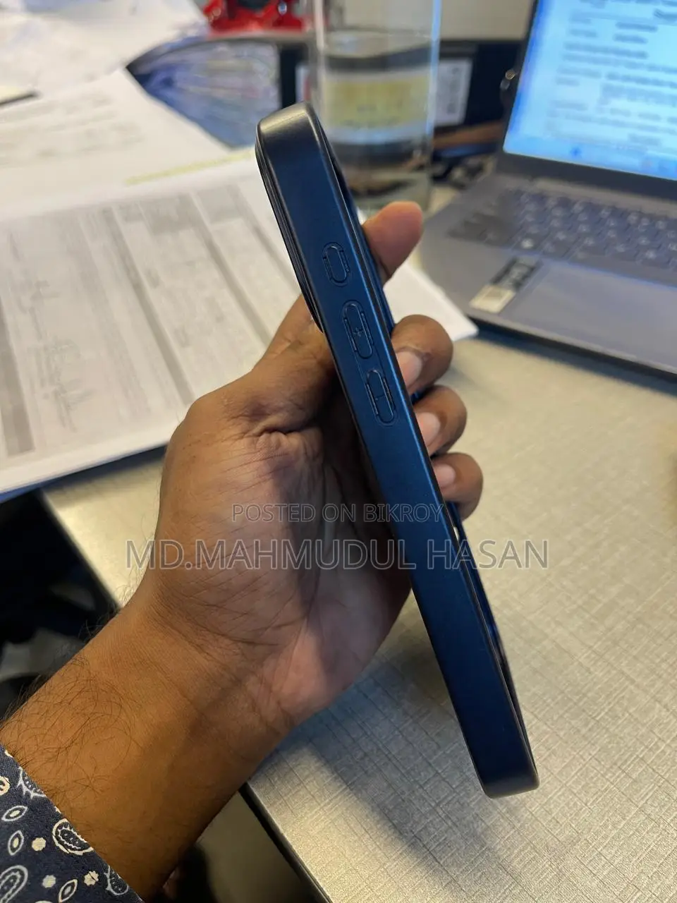 আইফোন ১৭ প্রো ম্যাক্স এর জন্য কালো কেস